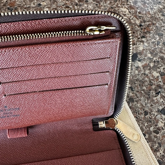 Authentic Louis Vuitton Monogram Canvas Zippy Wallet - Picture 7 of 8